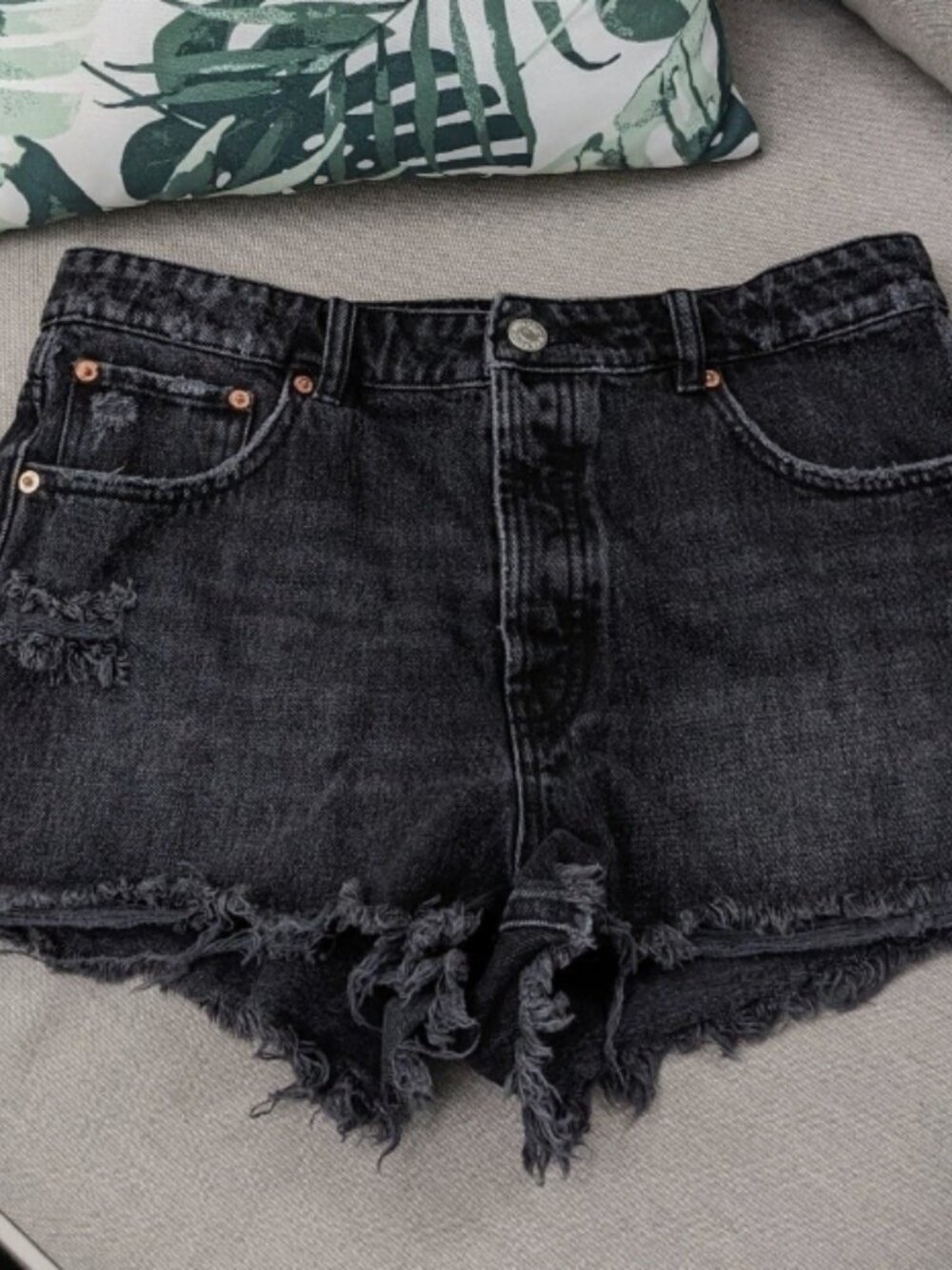 ZARA Distressed Black High Rise Denim Shorts 8